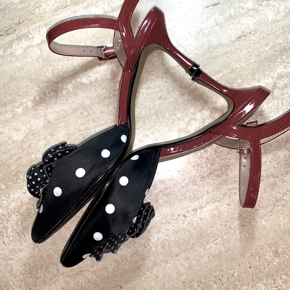 BETSY JOHNSON Slingbacks, black white polka dot vamp, big bow, red heel. 6.5 EUC - Picture 4 of 11